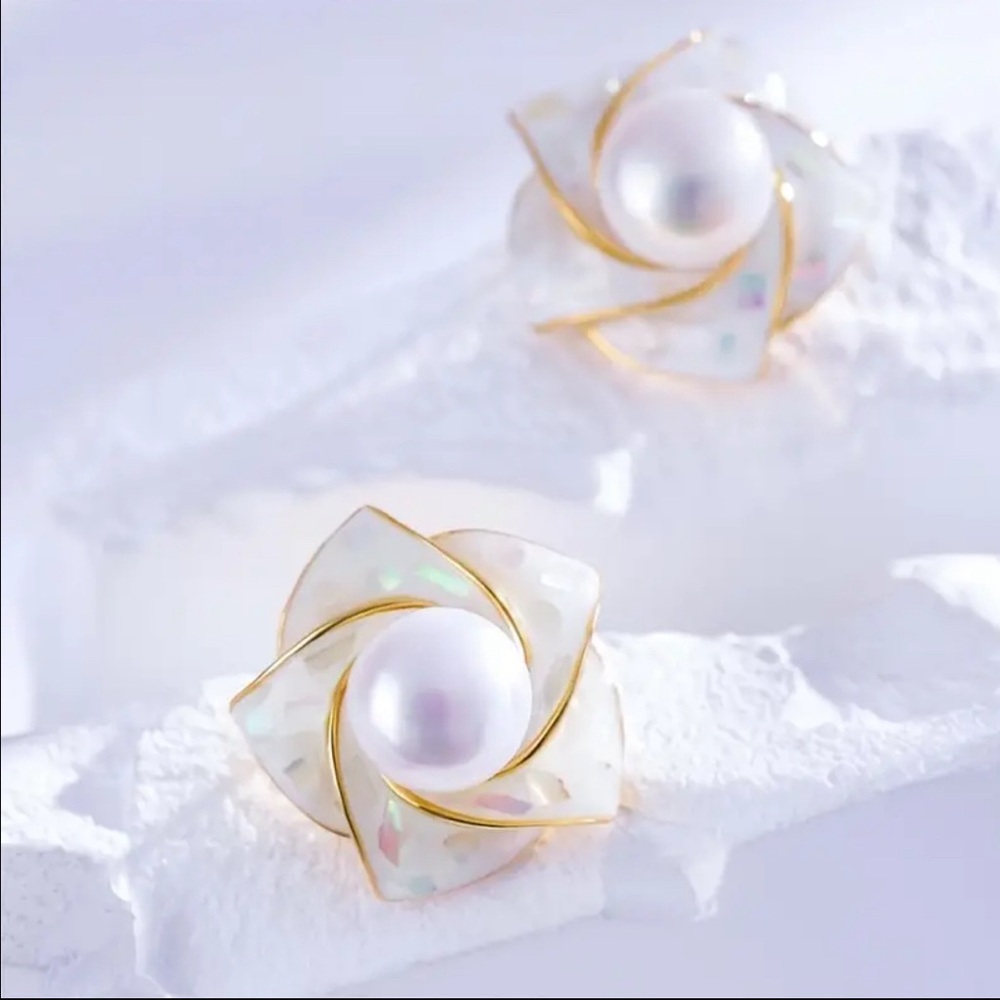 Cultured Pearl And Seashell 925 Camellia Stud Earrings - Picture 5 of 7